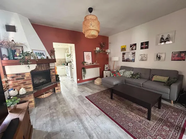 Vous cherchez une maison familiale avec de beaux volumes, du charme et un extérieur ? Ne cherchez pl