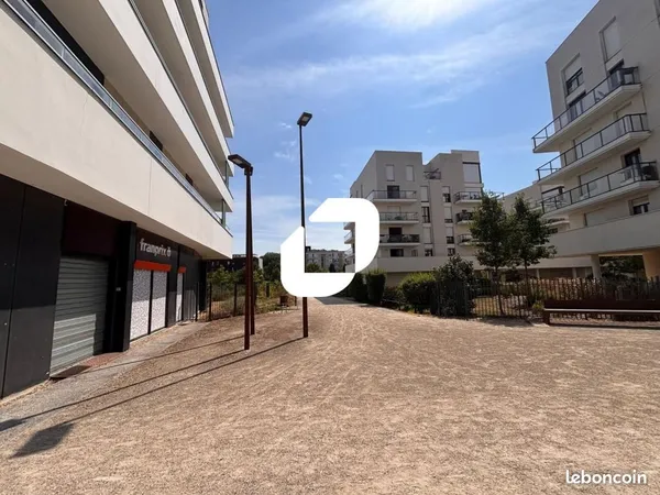 Local commercial 148 m²