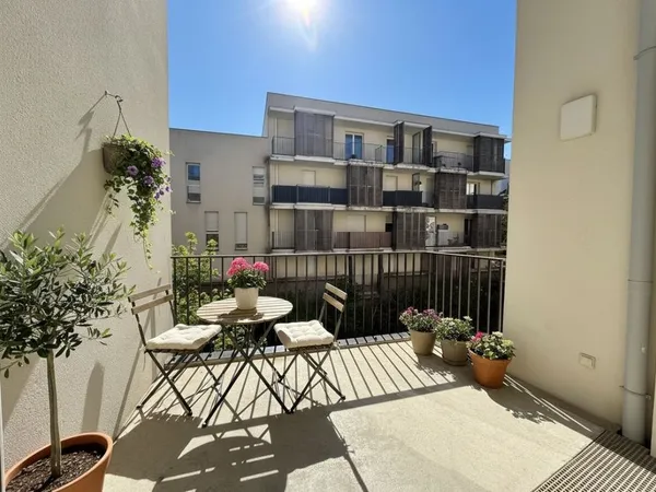 Duplex lumineux avec terrasse à deux pas de la gare cadre de vie idéal