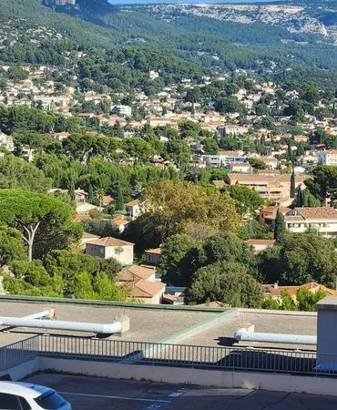 Grand appartement terrasse au calme belle vue sans vis à vis quartier des Routes