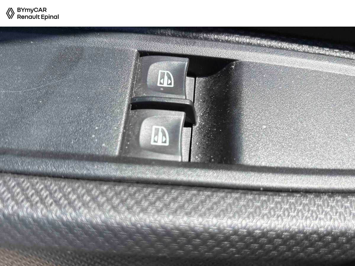 Dacia Sandero SCe 65 — photo 19