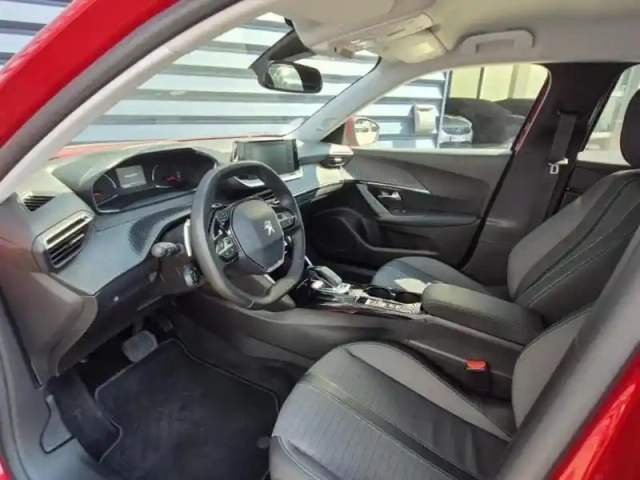 Peugeot 2008 e- 136ch allure pack — photo 8