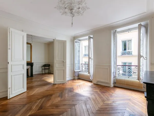 Paris 18e Appartement de caractère ¦ 3 pièces à réinventer