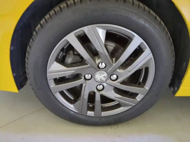 Peugeot 208 puretech 100 s&amp;s bvm6 — photo 15