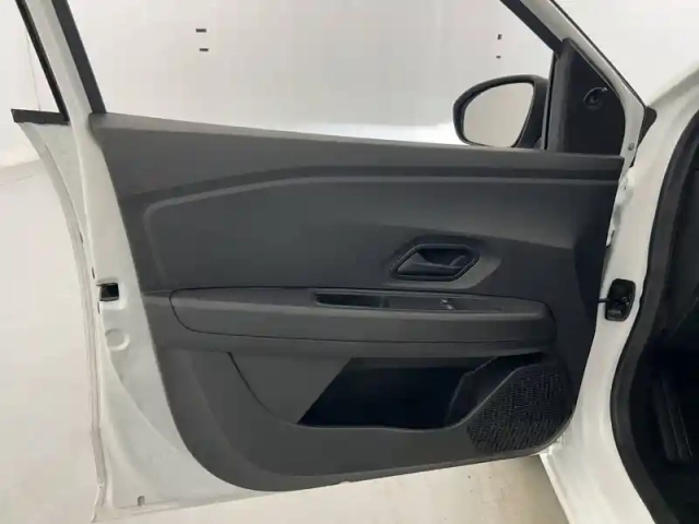 Dacia Sandero sce 65 — photo 20