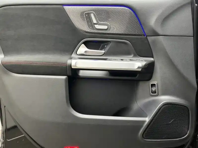 Mercedes Glb 200 d amg line — photo 19