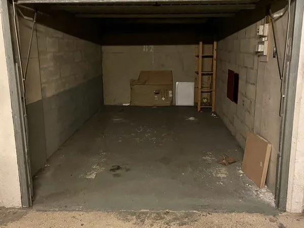 Box fermé à louer - Poissy, quartier Saint-Exupéry