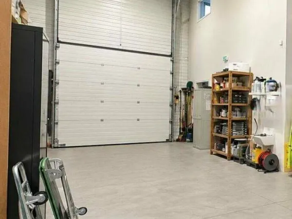 Local d'activité 230 m²