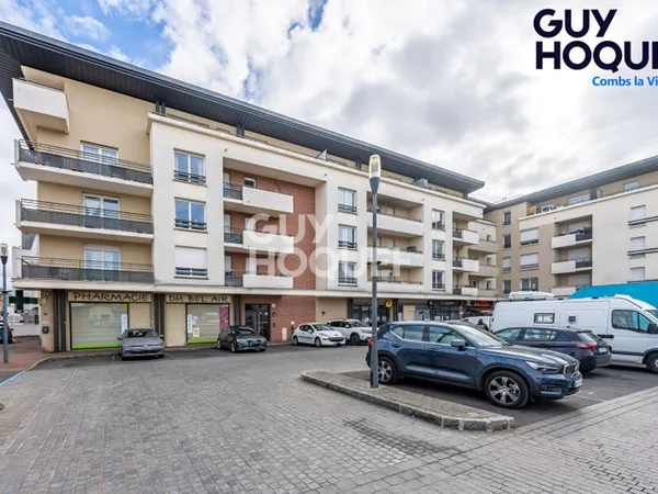 À vendre : Appartement F2 à Combs-la-Ville - Terrasse - Dernier étage - Ascenseur