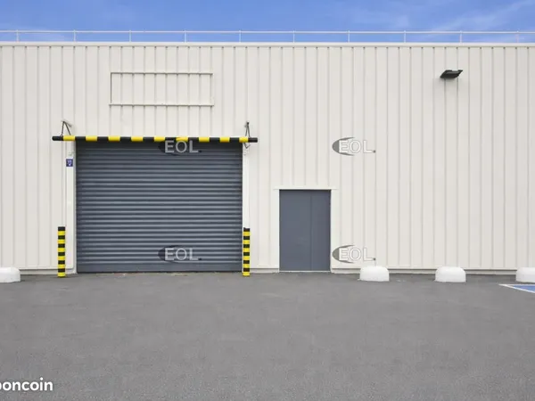 Local d'activité 300 m²