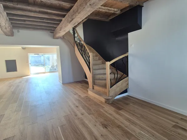 Maison rénovée 6 chambres centre pont-de-veyle