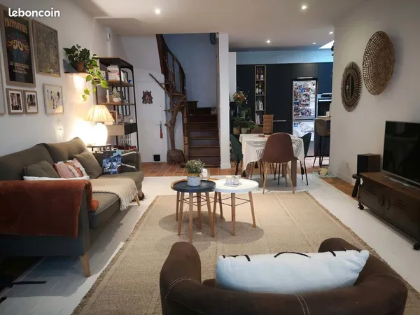 Maison angevine de caractère avec terrasse en hyper-centre d'Angers