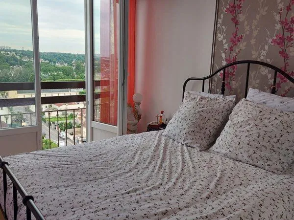 Chambre à louer en colocation très propre avec vue sur la ville