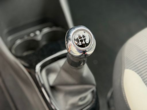 Peugeot 108 1.2 PureTech 82 - Allure – 2015 – 62757 km – Essence – Boîte Manuelle — photo 2