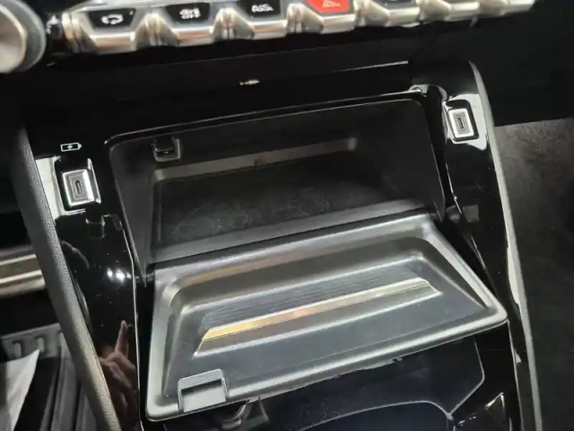 Peugeot 208 electrique 156 ch 54 kwh — photo 29