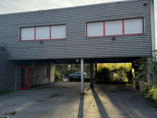 Bâtiment 205 m²