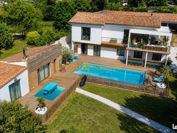 Maison 9 pièces 296 m²