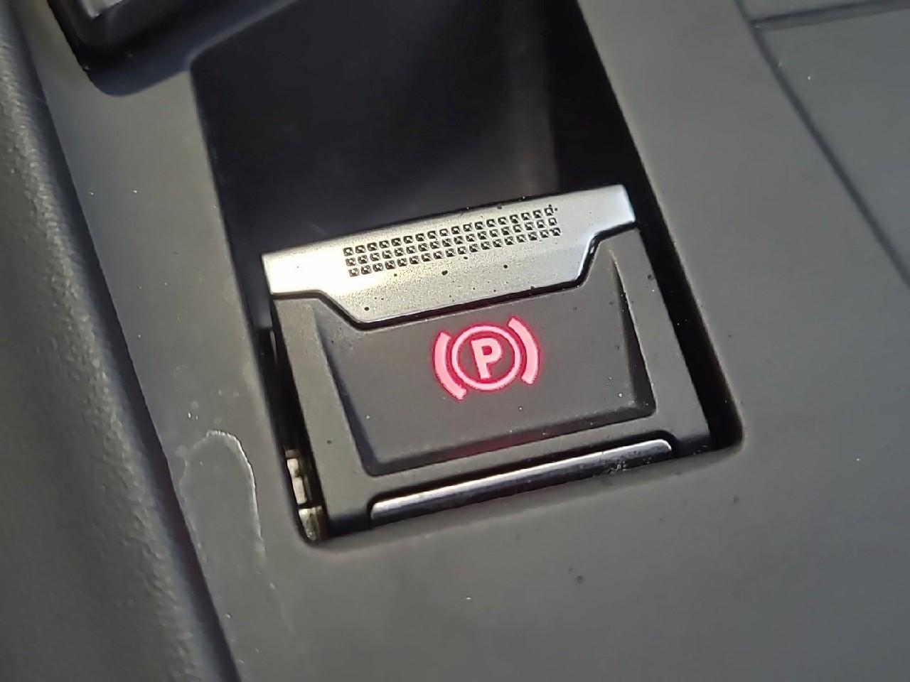 Peugeot 308 phev 225 e-eat8 gt pack — photo 28