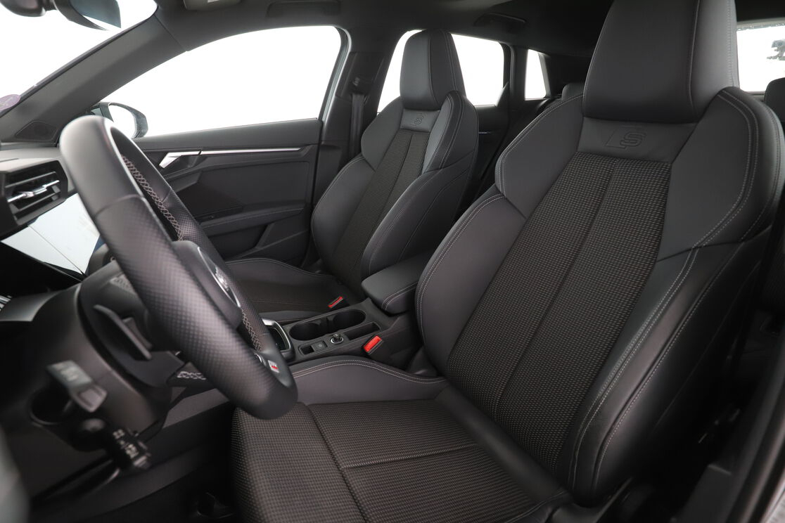 Audi A3 Sportback 35 TFSI mHEV S Line S Tronic 7 — photo 9