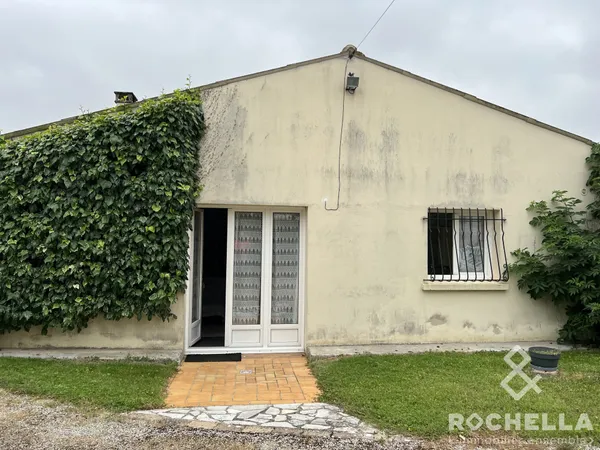 MAISON DE DE BOURG PROCHE DE TOUS COMMERCES