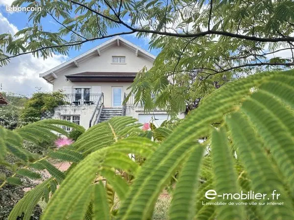 Maison 8 pièces 166 m²