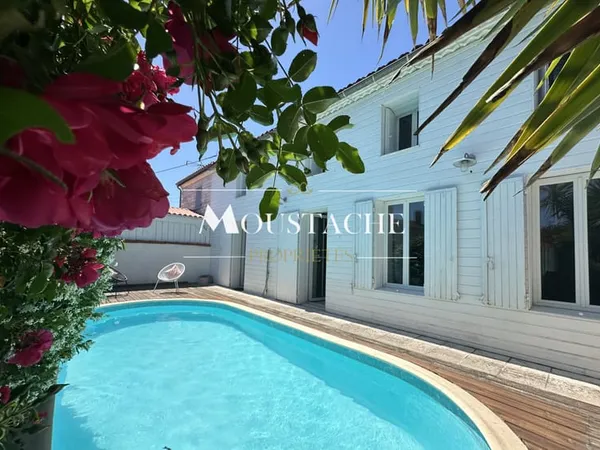 CHARMANTE MAISON TYPE LONGERE - PISCINE & PROCHE COMMERCES -