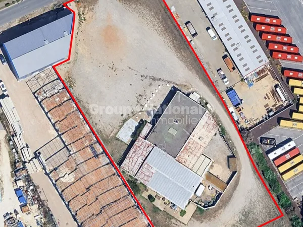 VAUVERT -RETOUR EXCEPTIONNEL À LA VENTE - ENSEMBLE IMMOBILIER SUR 6 590 M²