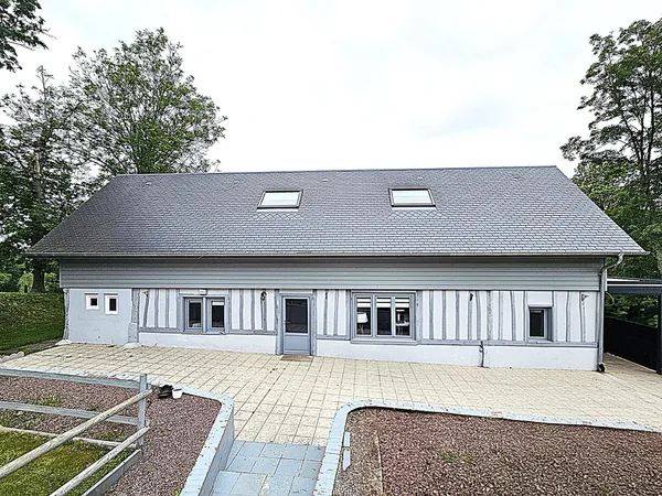 Belle longère de 110 m² sur 2500 m² de terrain avec garage