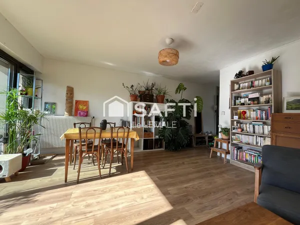 Au dernier étage , Appartement T3 lumineux dans le secteur recherché de Talence Bagatelle.