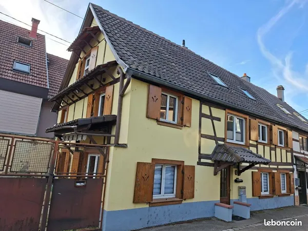 Maison à colombages avec dépendance