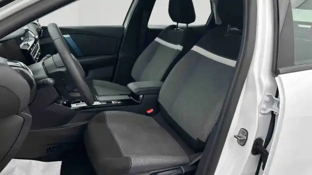 Citroën C4 e- 136 ch automatique — photo 71