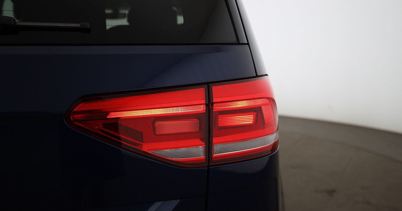 Volkswagen Touran — photo 14