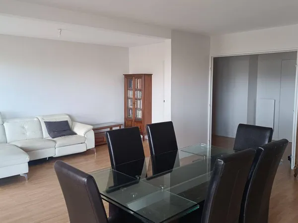 Appartement 1 pièce 93 m²