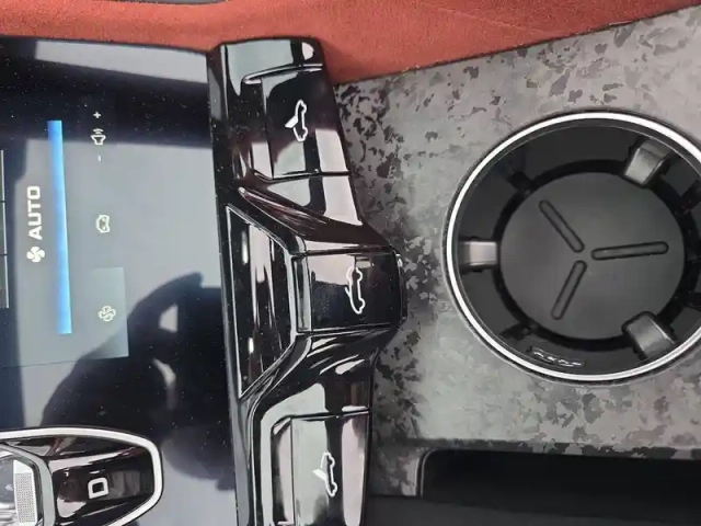 Mg Cyberster 77kwh - 375 kw 4wd — photo 38
