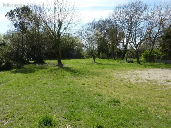 Terrain 600 m² Loupes