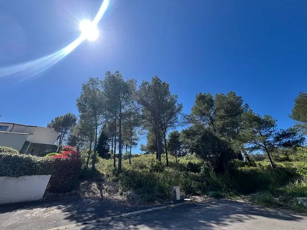 GRABELS- TERRAIN CONSTRUCTIBLE ET VIABILISE 1844m2