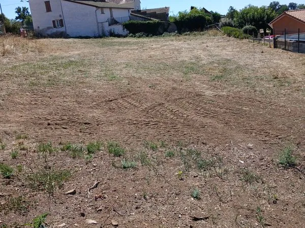 Terrain constructible à St Hilaire sous Charlieu