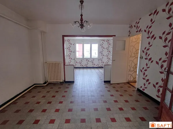 Maison familiale avec 3 chambres, jardinet, véranda et stationnement
