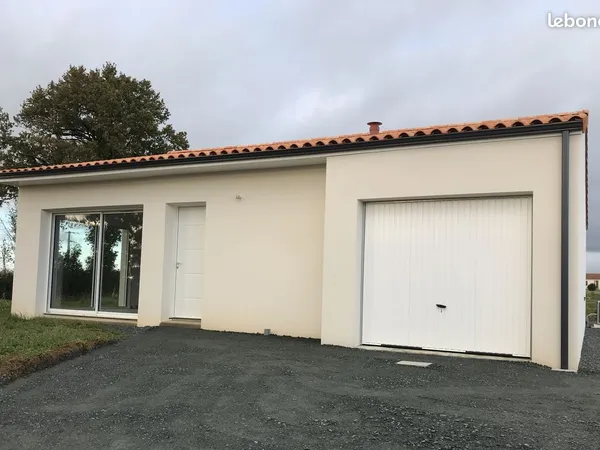 Maison récente plain-pied 83 m2 - 3 chambres - garage - terrain 517 m2