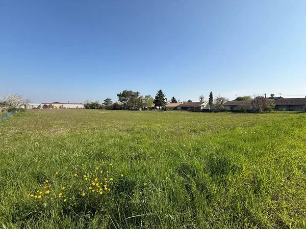 Terrain 9771 m²