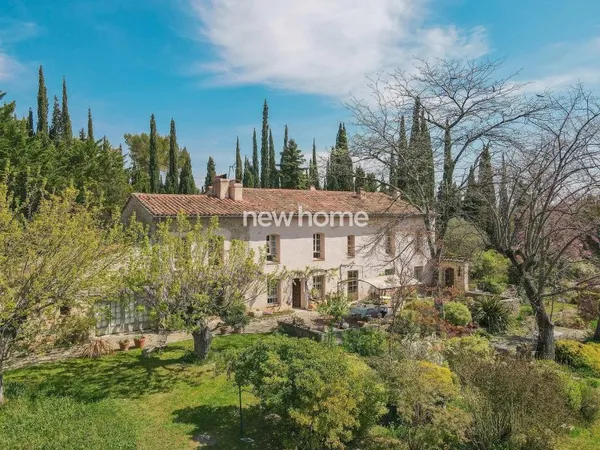 Maison 12 pièces 310 m²