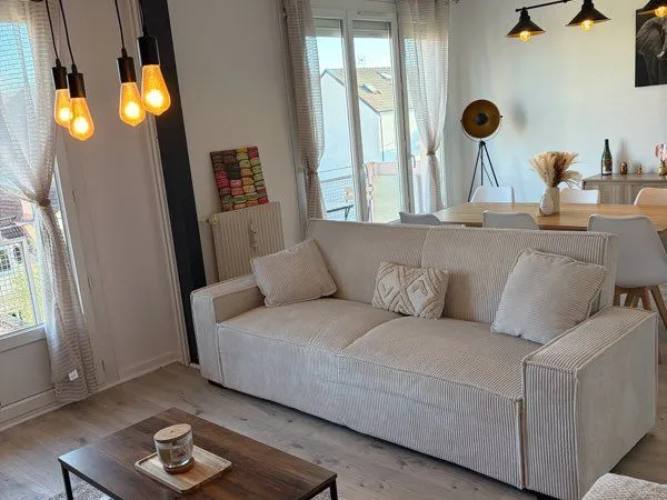 Appartement T3 ancien T4 rénové de 68 m² avec balcon, garage fermé et cellier