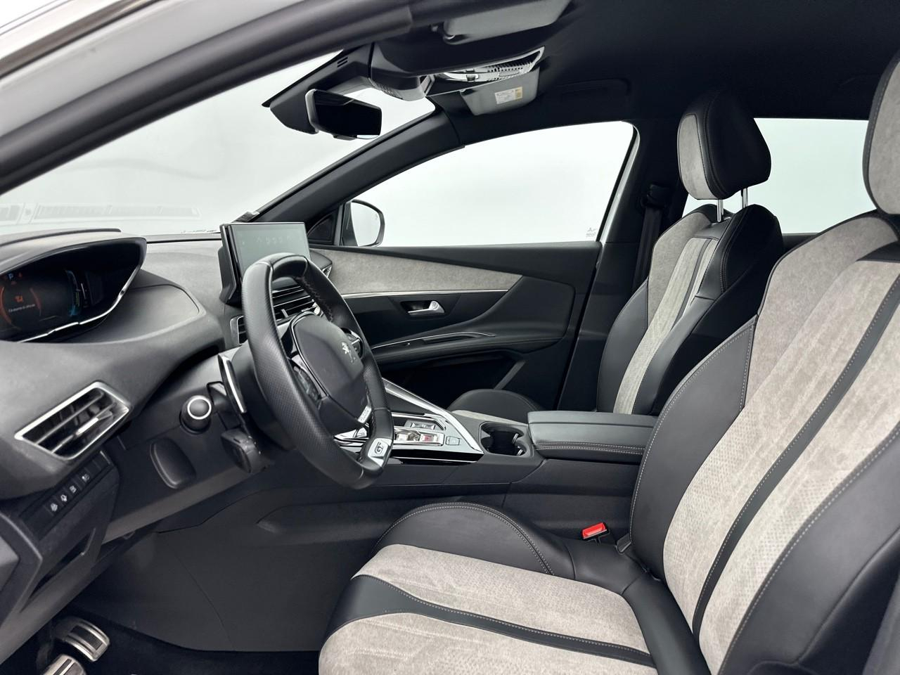 Peugeot 3008 hybrid4 300 e-eat8 gt — photo 9