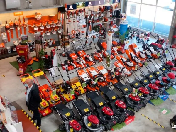 Garage/Station service 1 880 m²