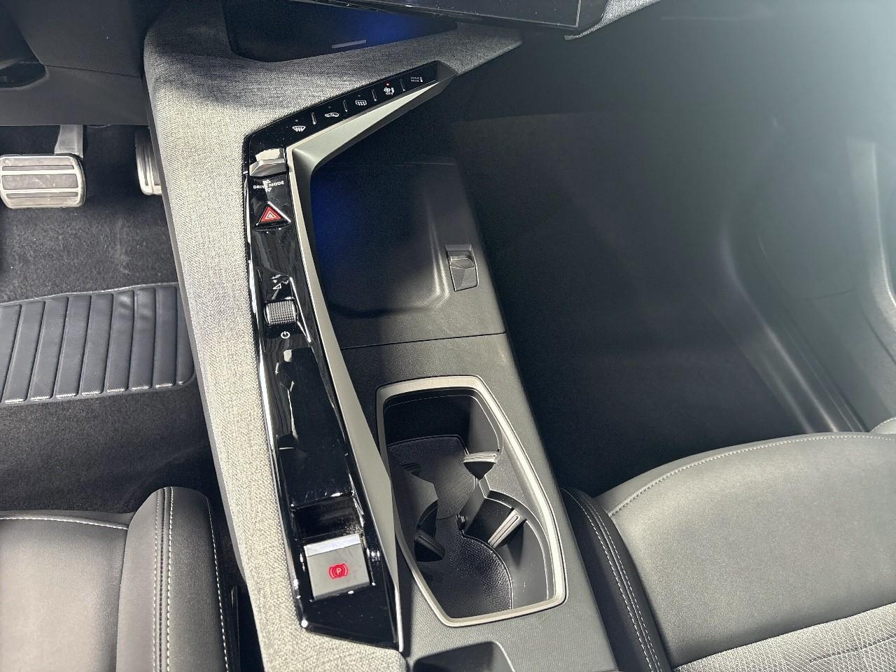 Peugeot 5008 hybrid 145 ch e-dcs6 gt — photo 23