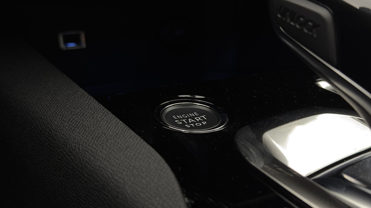 Peugeot 3008 Hybrid 225 e-EAT8 — photo 32