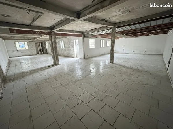 Murs commerciaux 200 m² + appartement F2 38 m²