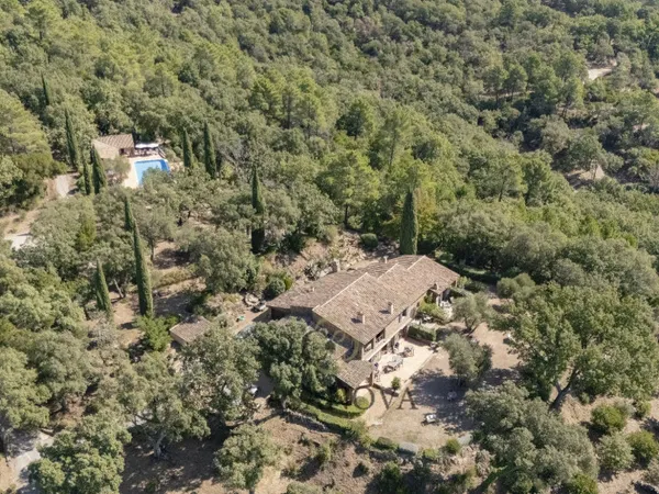 Propriété 10 pièces 488 m²