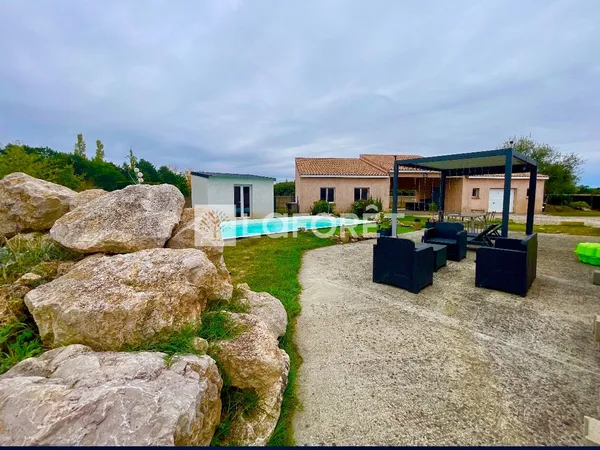 BESSENS - A vendre superbe maison avec piscine et dépendance