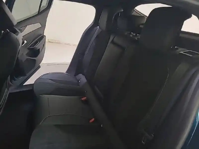 Peugeot 408 phev 225 e-eat8 — photo 15